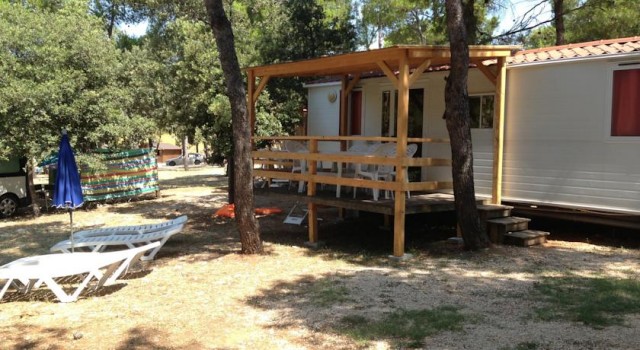Mobilne hisice kamp porat otok pag